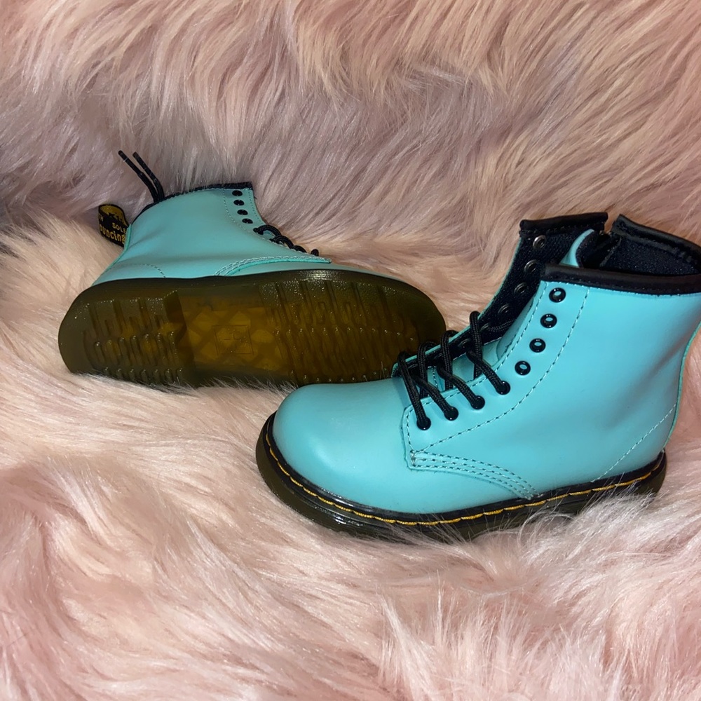 Brand New Turquoise Dr Martens Kids 10 - Picture 2 of 2
